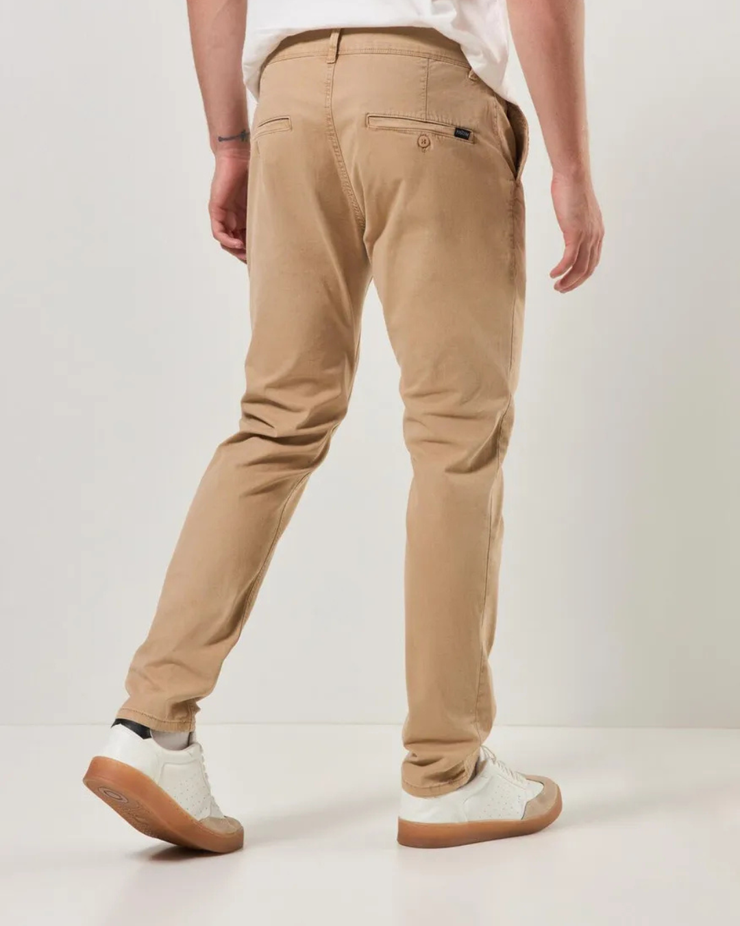 Calça de Sarja Slim Fit Cáqui (Chino)